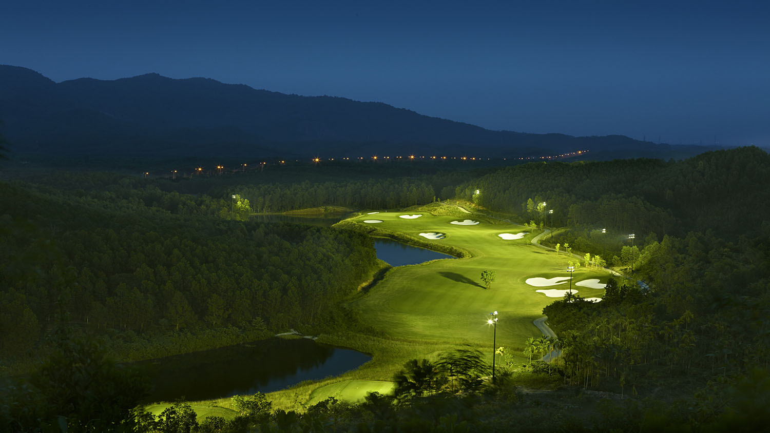 Bana-Hills-Golf-Club-Hole-11-Night-time